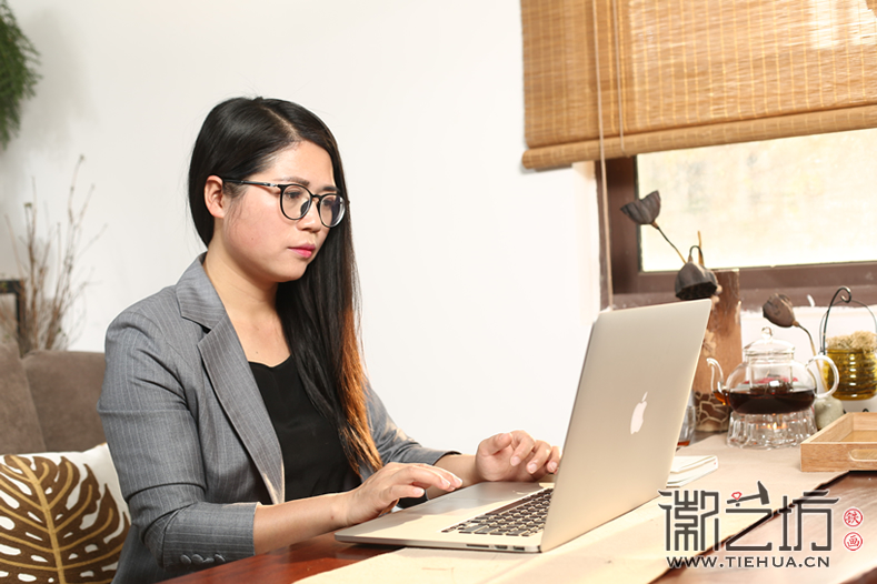 愛上一座城 因?yàn)橐环錆M煙火氣的鐵畫